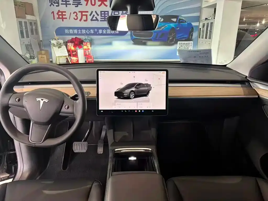 Tesla Model Y — фото 8