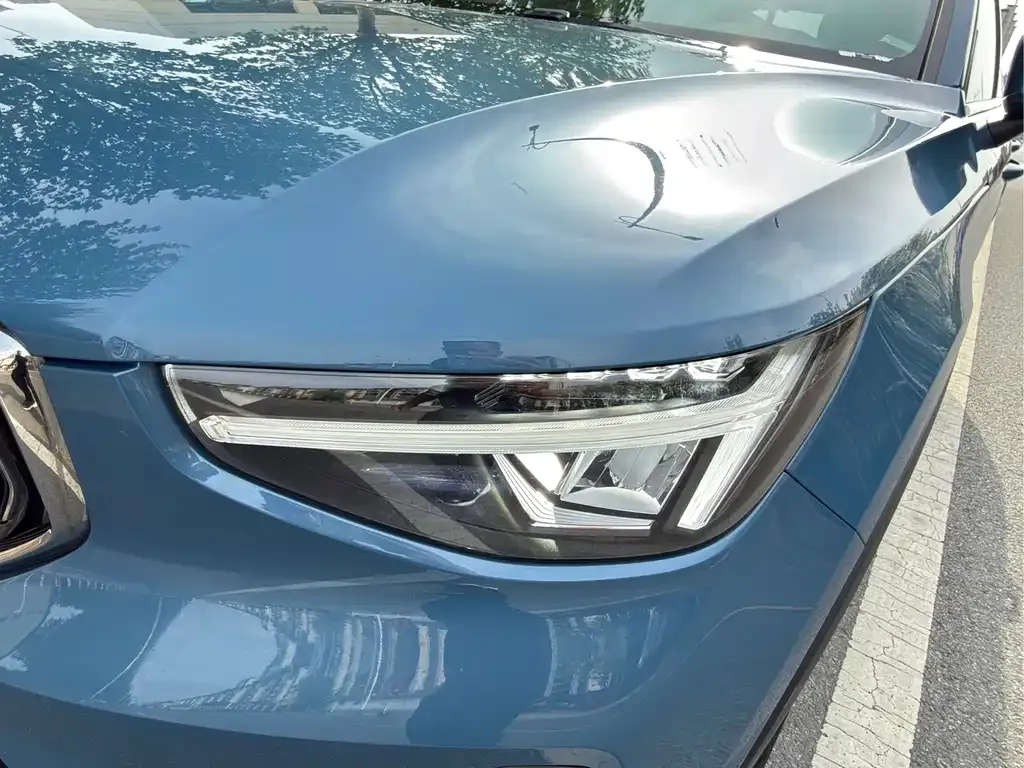 Volvo XC40 2023 из CN, фото 2