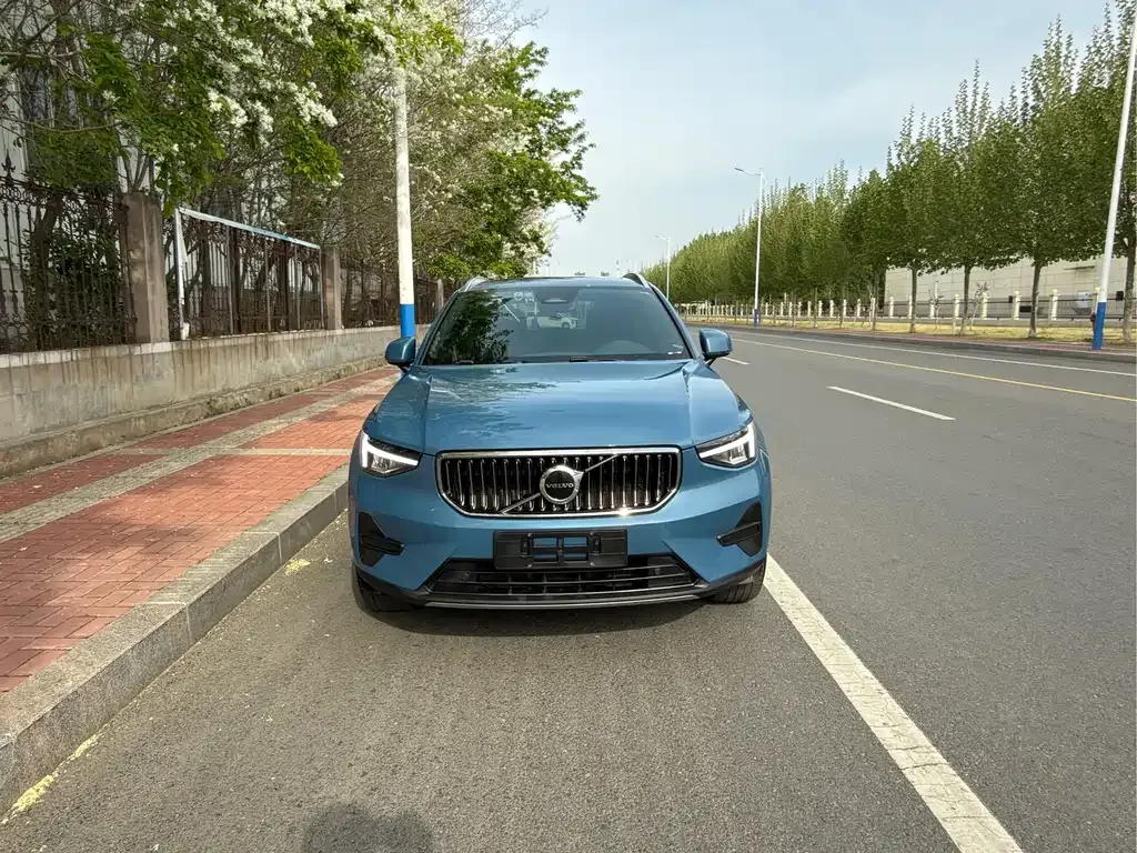 Volvo XC40 2023 из CN, фото 3