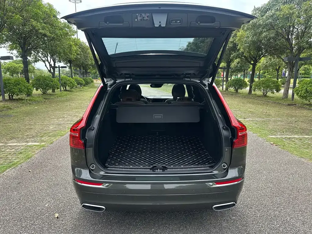 Volvo XC60 — фото 10