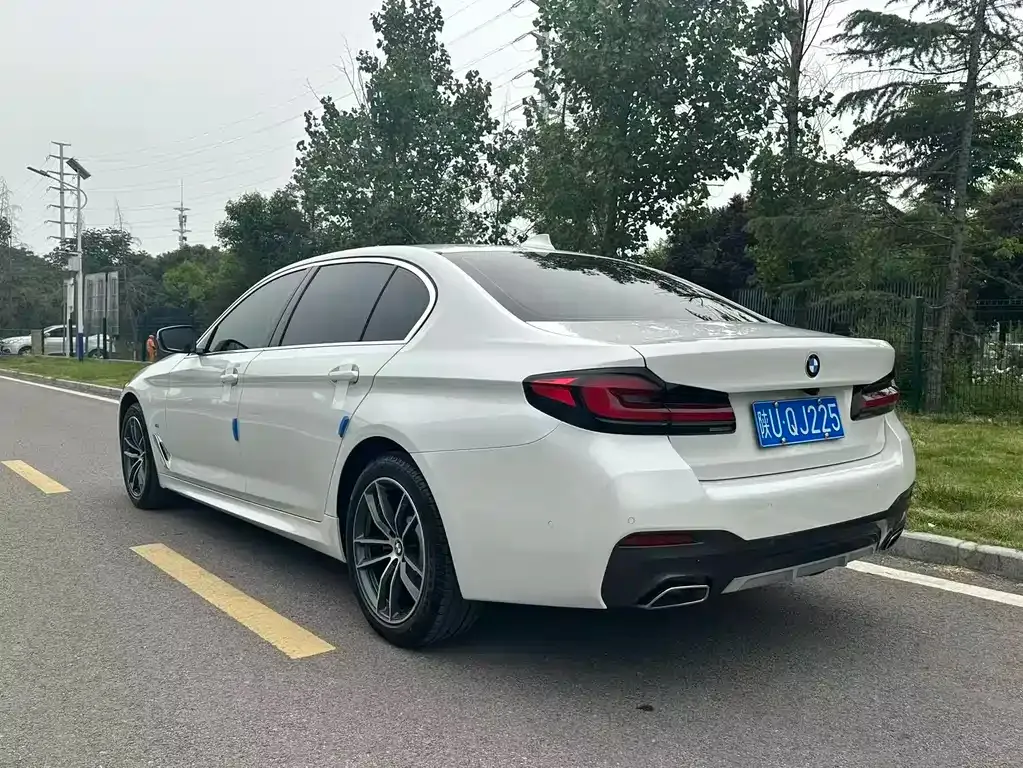 BMW 5 Series — фото 10