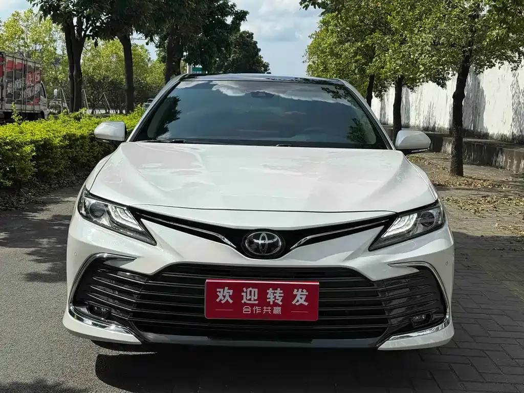 Toyota Camry — фото 9