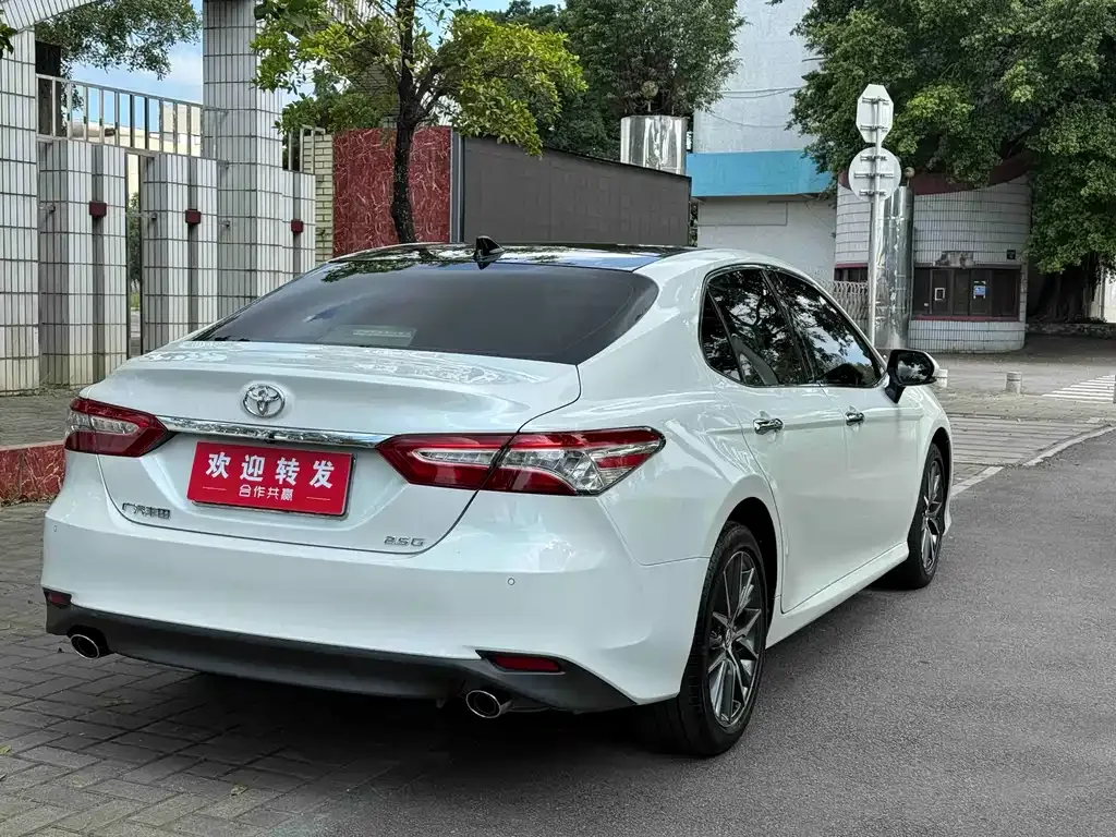 Toyota Camry — фото 3