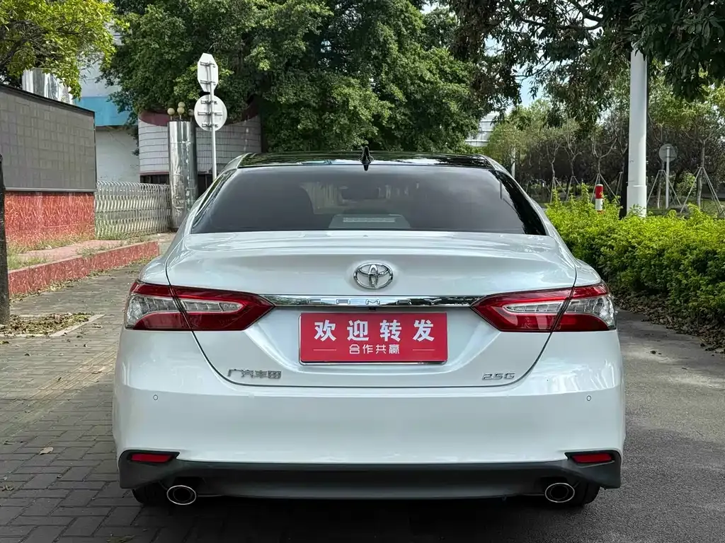 Toyota Camry — фото 4