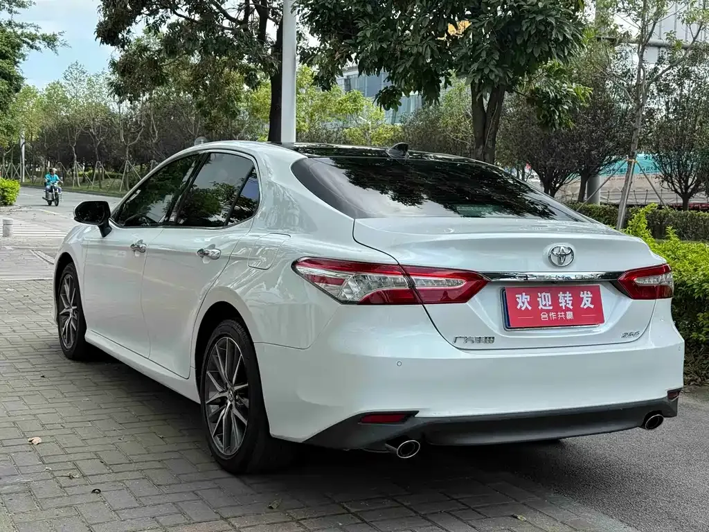 Toyota Camry — фото 5