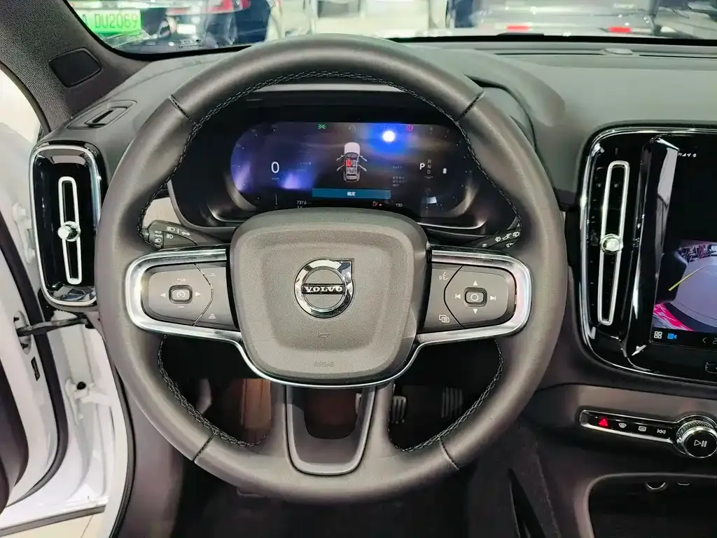 Volvo XC40 2023 из CN, фото 3