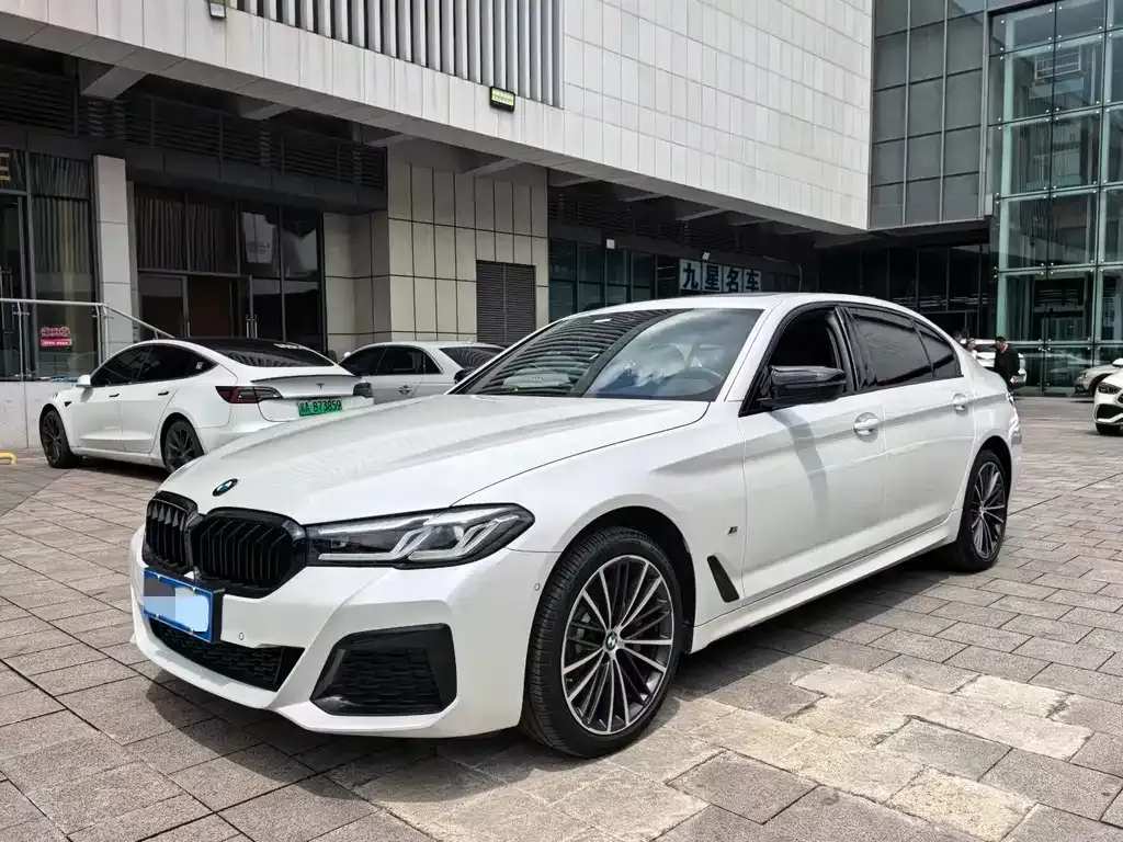 BMW 5 Series — фото 1