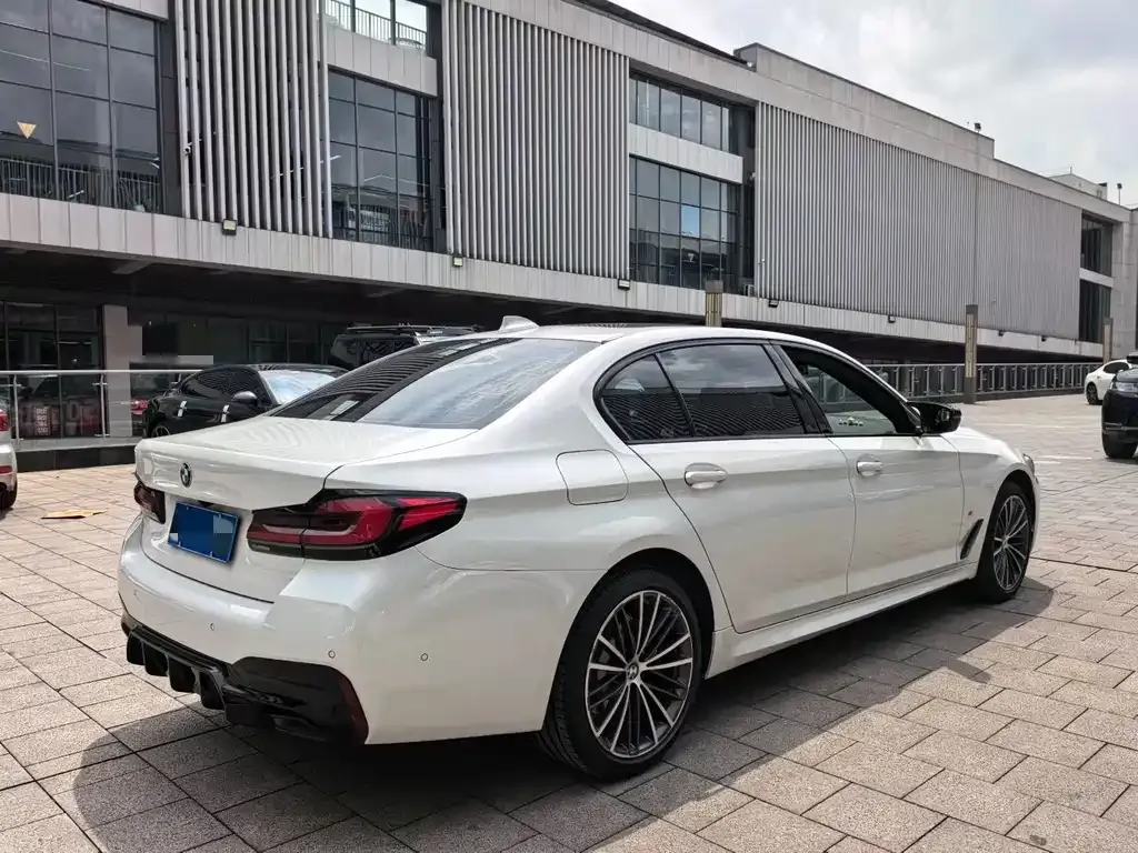 BMW 5 Series — фото 4
