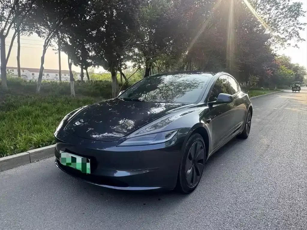 Tesla Model 3 — фото 1