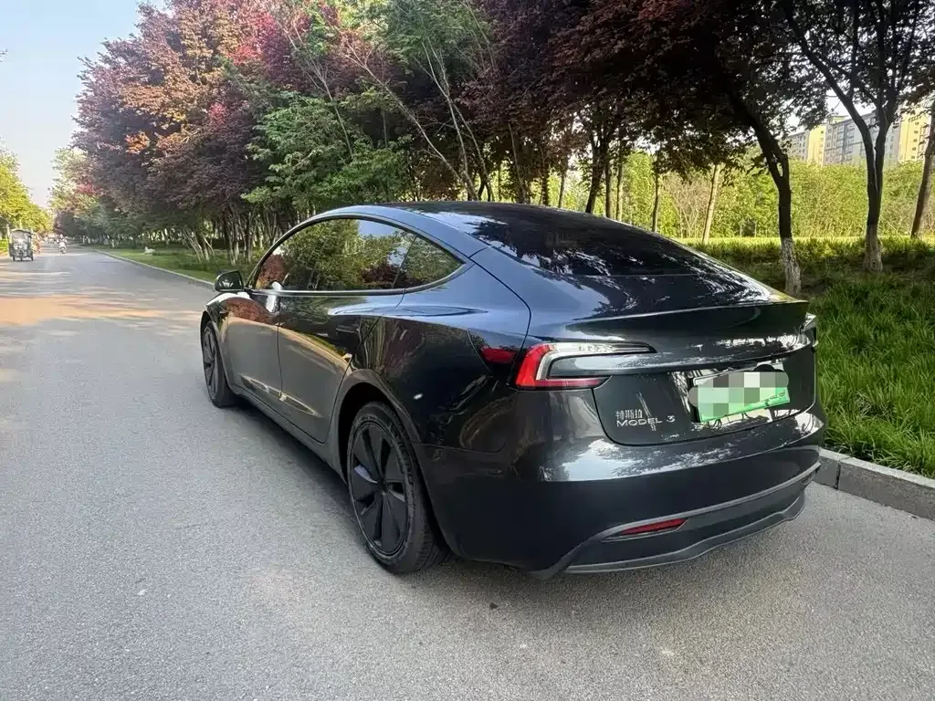 Tesla Model 3 — фото 3