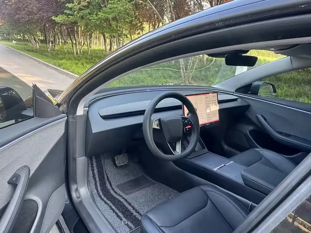 Tesla Model 3 — фото 4