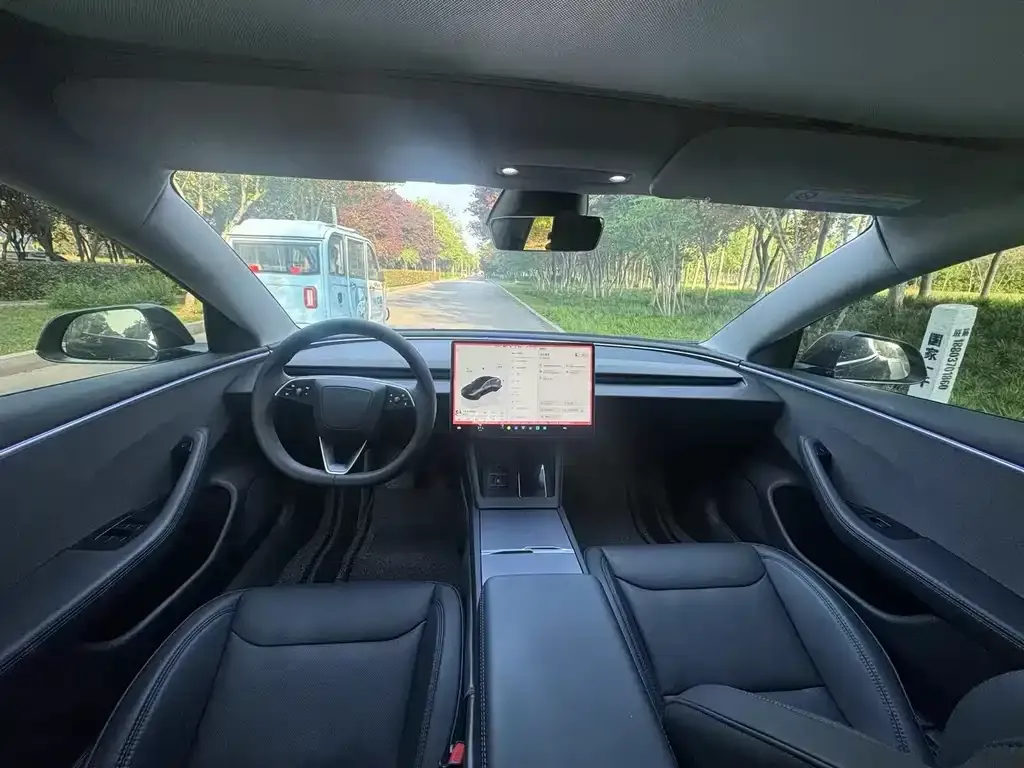 Tesla Model 3 — фото 2