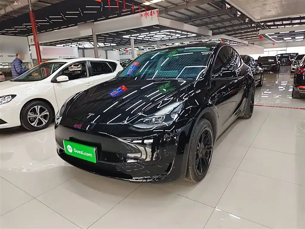 Tesla Model Y — фото 1