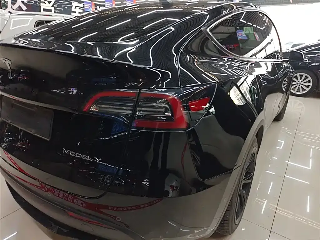 Tesla Model Y — фото 6