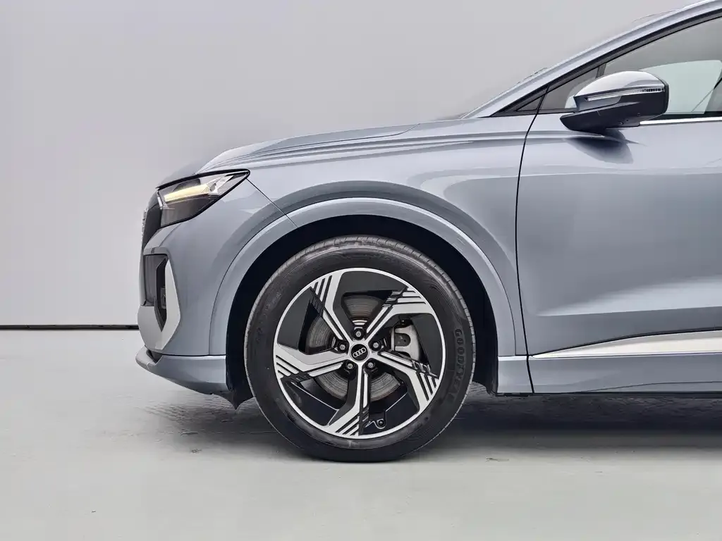 Audi Q4 e-tron — фото 5