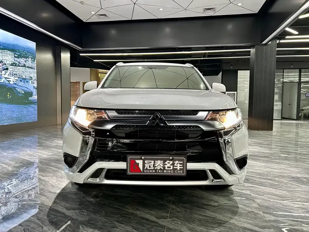 Mitsubishi Outlander — фото 4