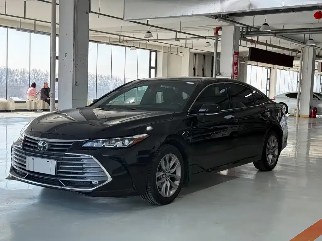 Toyota Avalon — фото 1