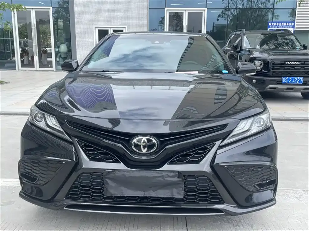 Toyota Camry — фото 3