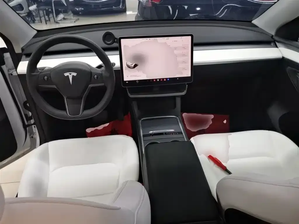 Tesla Model Y — фото 5