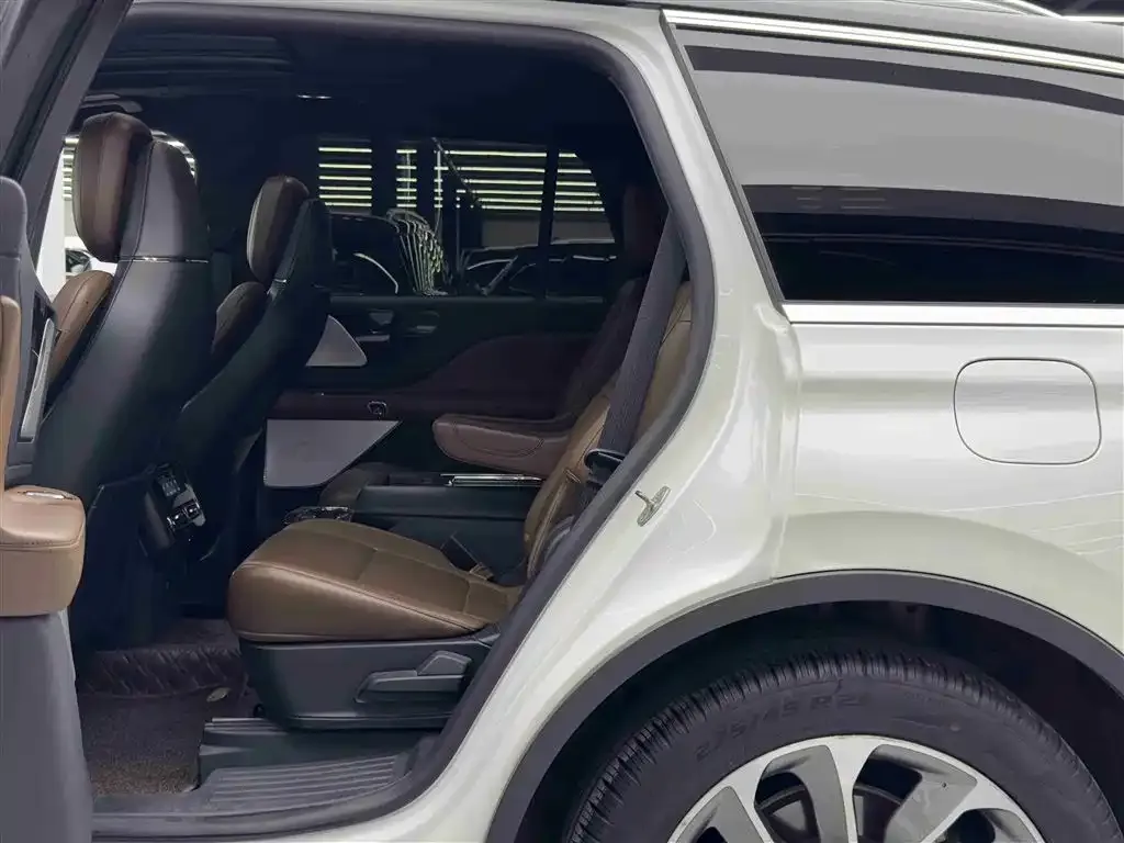 Lincoln Aviator — фото 8