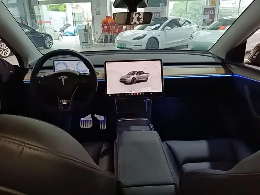 Tesla Model Y — фото 8
