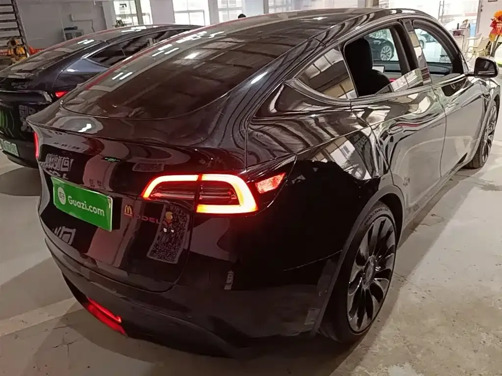 Tesla Model Y — фото 4