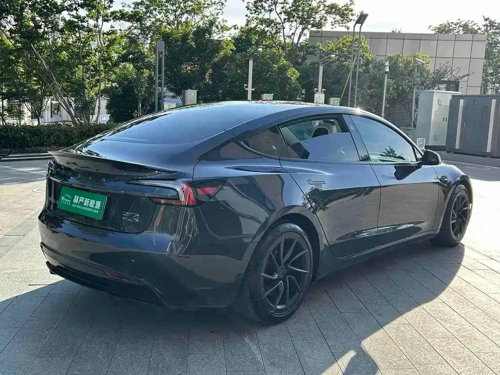 Tesla Model 3 — фото 10