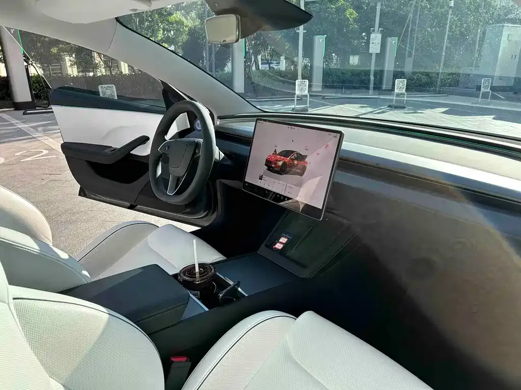 Tesla Model 3 — фото 8
