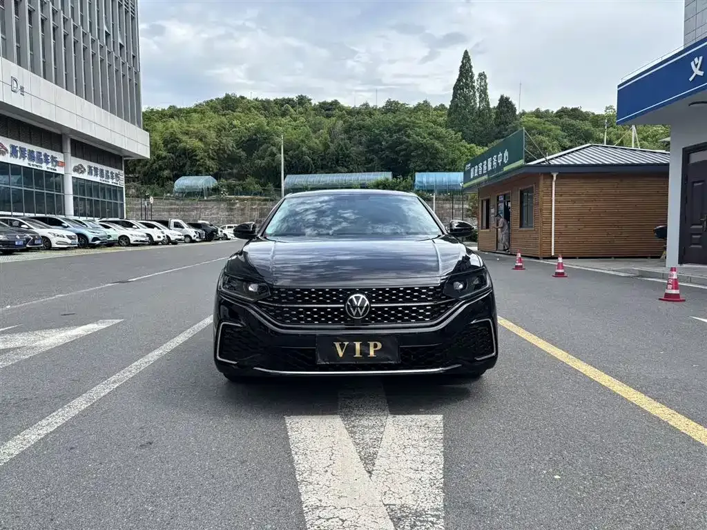Volkswagen Passat — фото 1