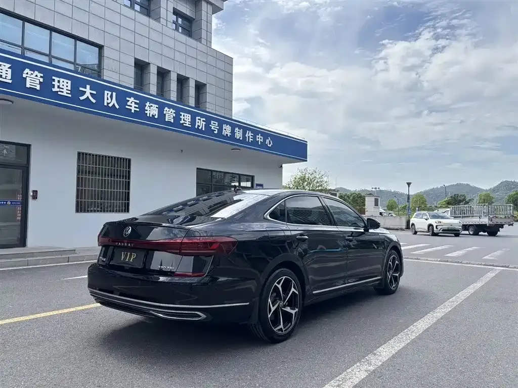 Volkswagen Passat — фото 7