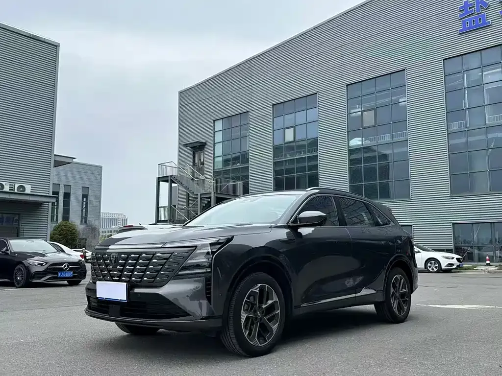 Changan CS75PLUS — фото 1
