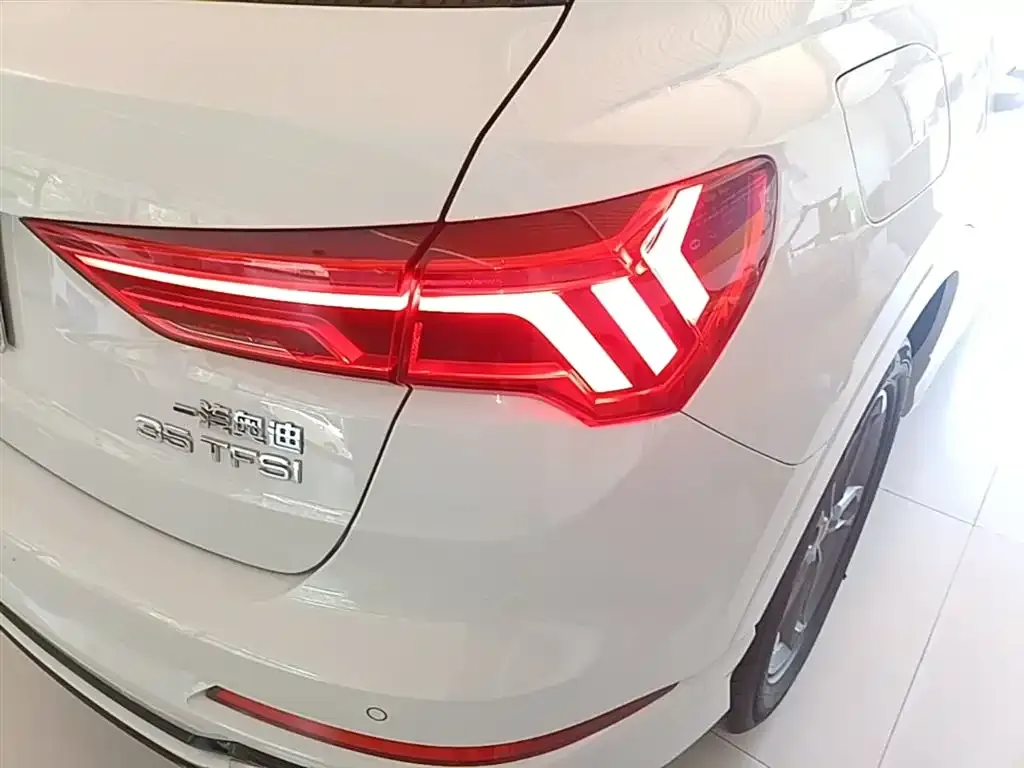 Audi Q3 — фото 3