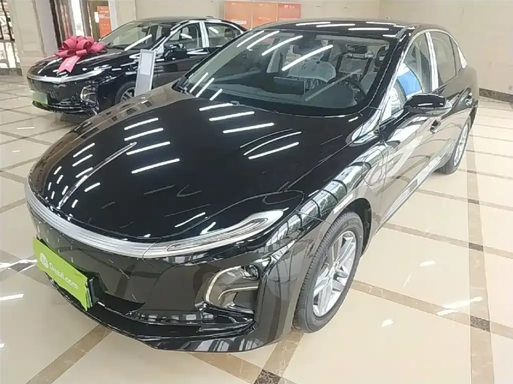 Hongqi E-QM5 — фото 1