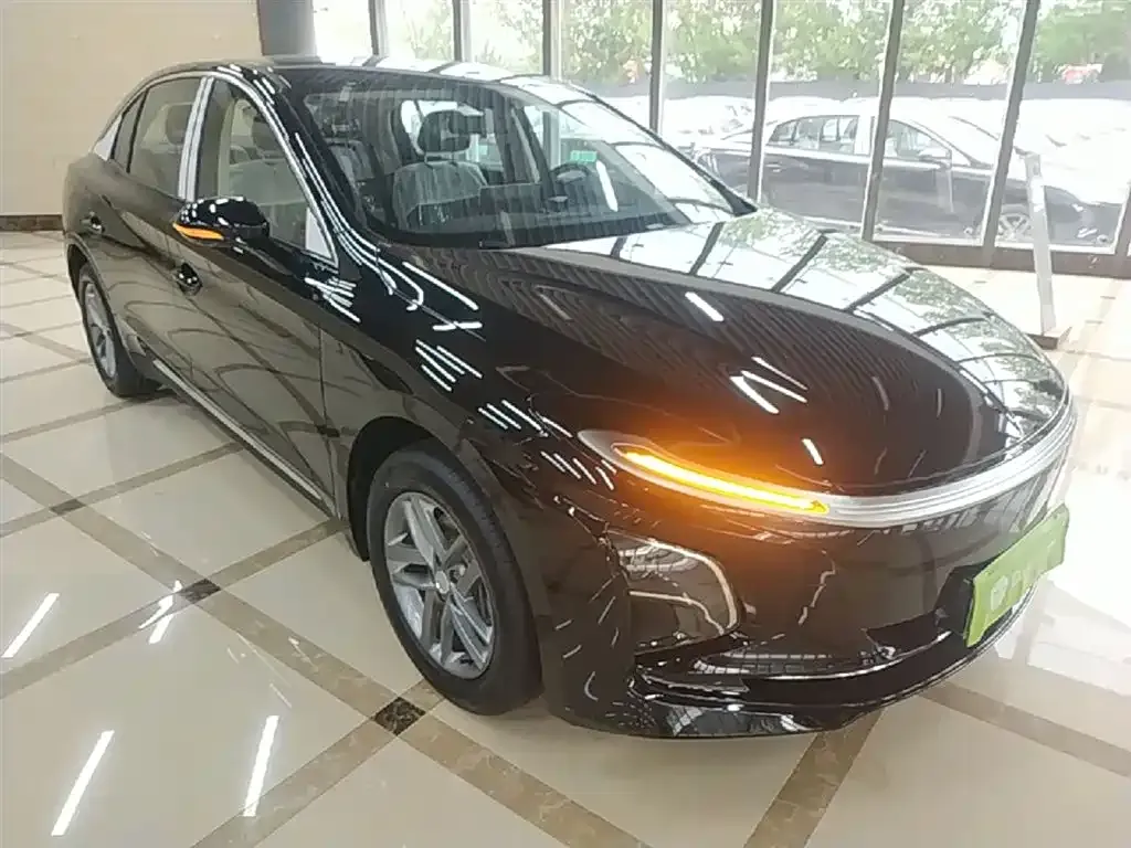 Hongqi E-QM5 — фото 10