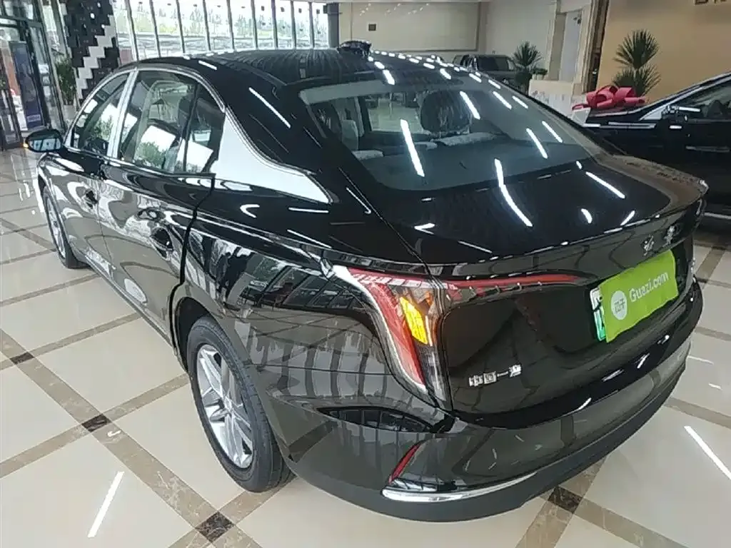 Hongqi E-QM5 — фото 2