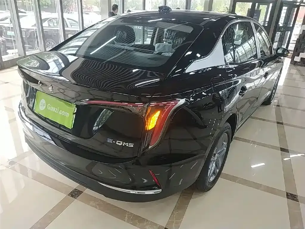 Hongqi E-QM5 — фото 3