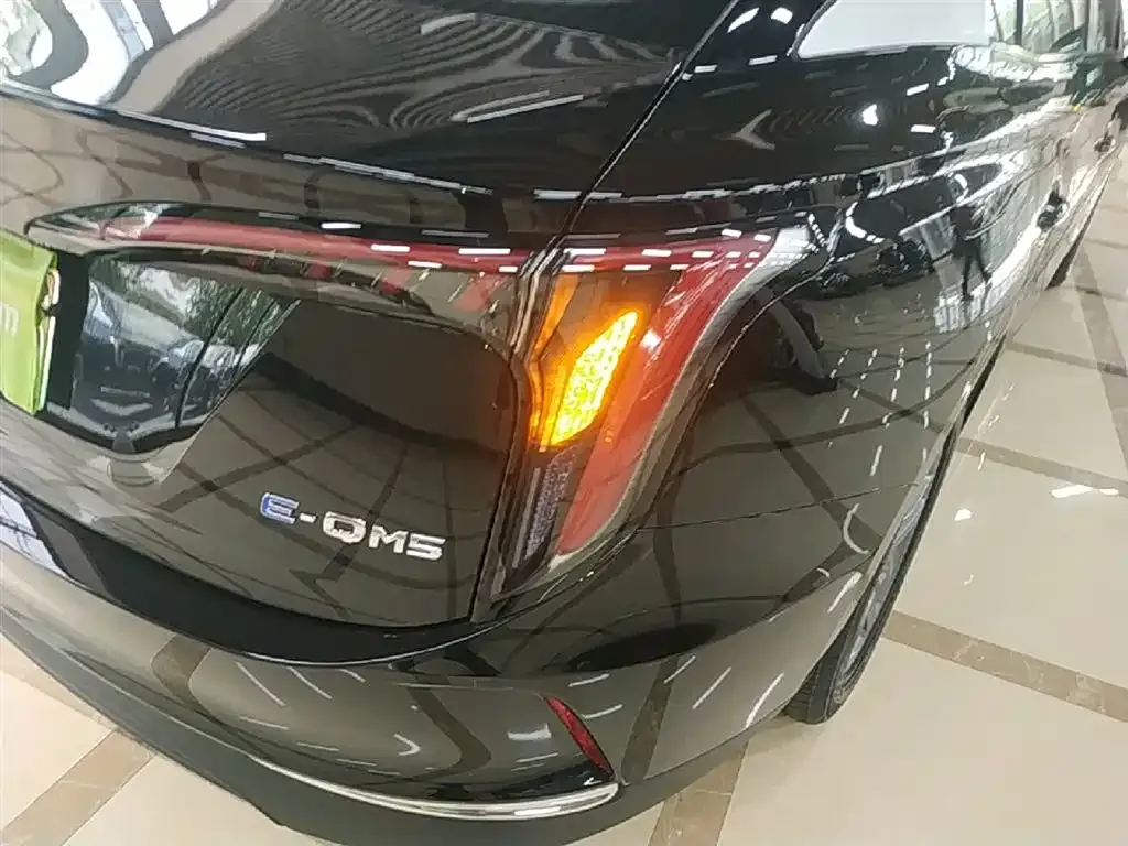 Hongqi E-QM5 — фото 8