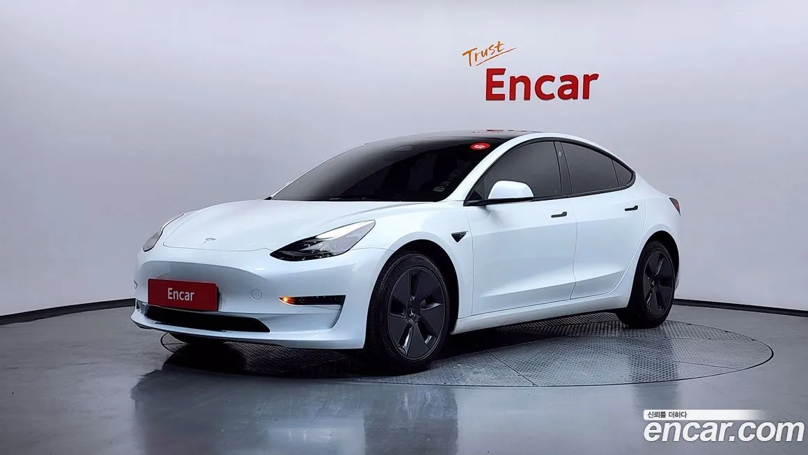 Tesla Model 3 — фото 1