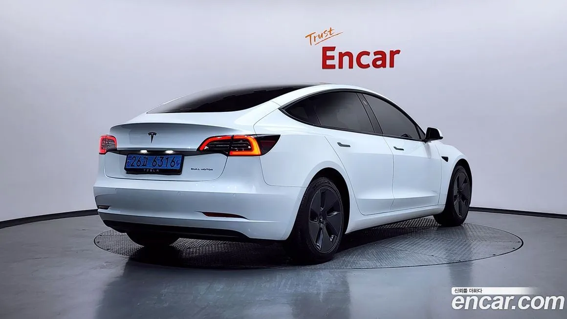 Tesla Model 3 — фото 2