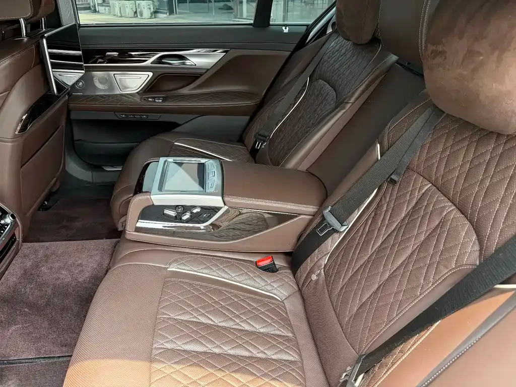 BMW 7 Series 2022 из CN, фото 10
