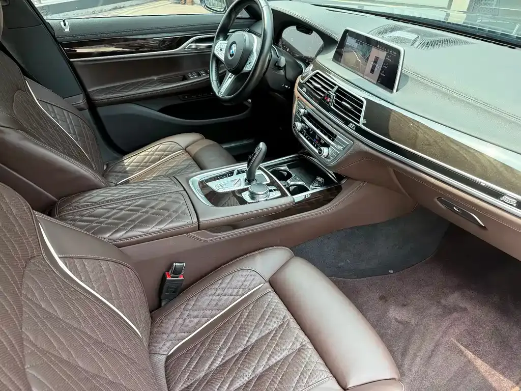 BMW 7 Series 2022 из CN, фото 7