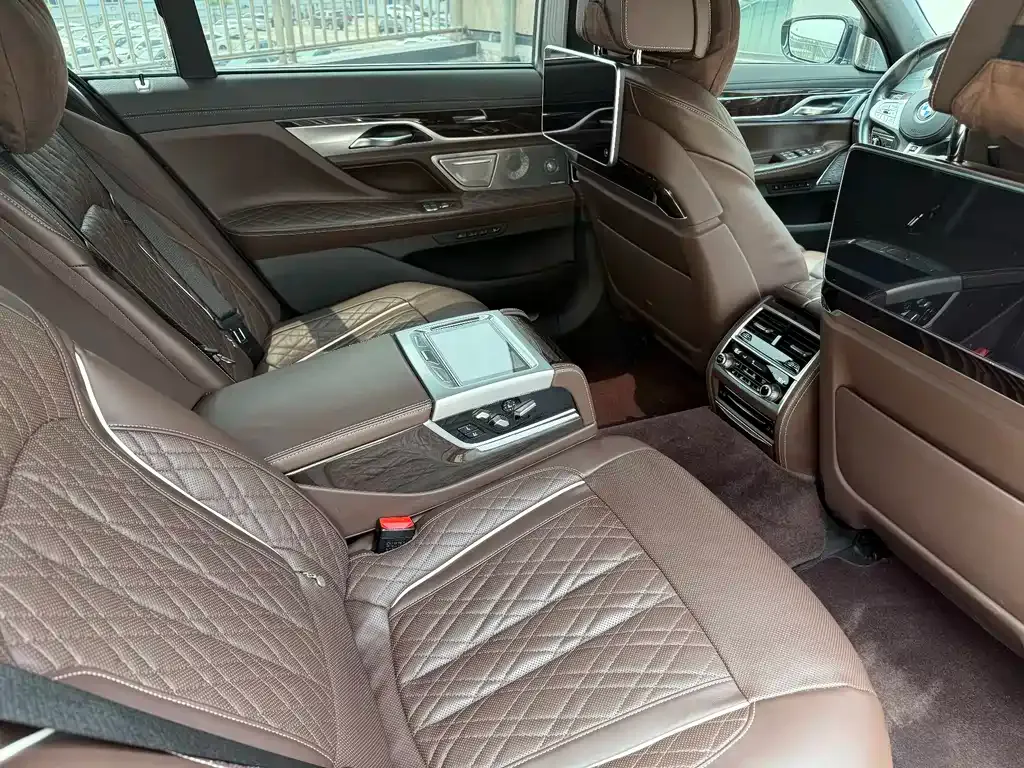 BMW 7 Series 2022 из CN, фото 8