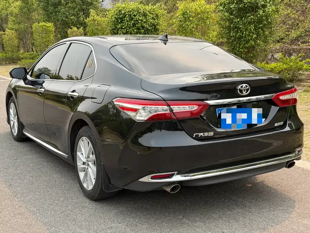 Toyota Camry — фото 7
