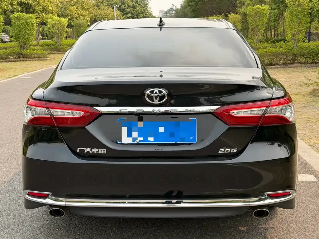 Toyota Camry — фото 5