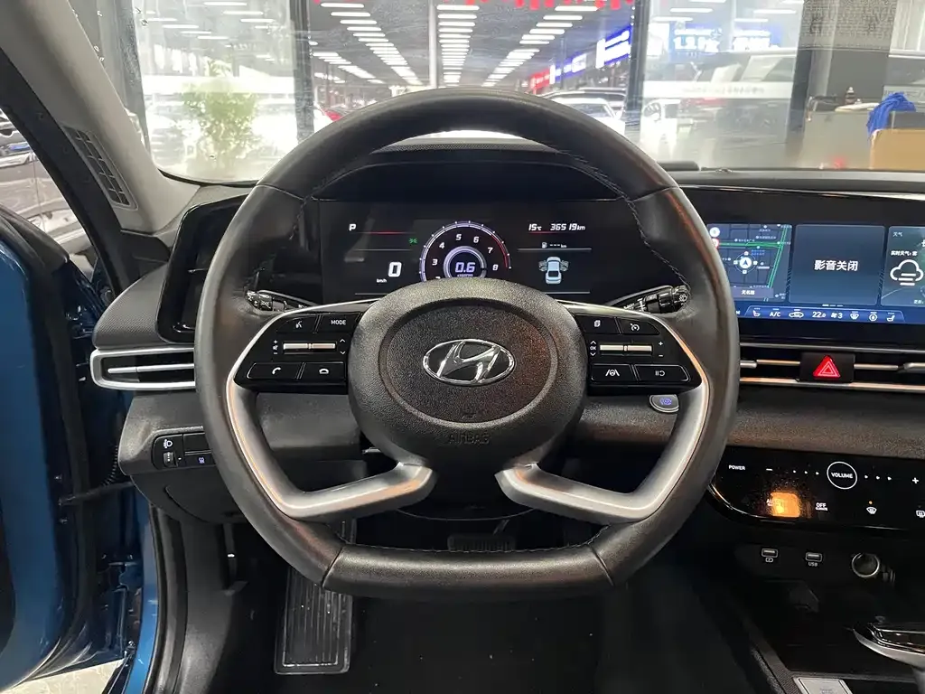 Hyundai Elantra — фото 4