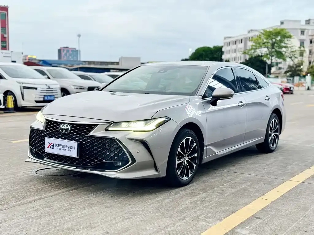 Toyota Avalon — фото 1