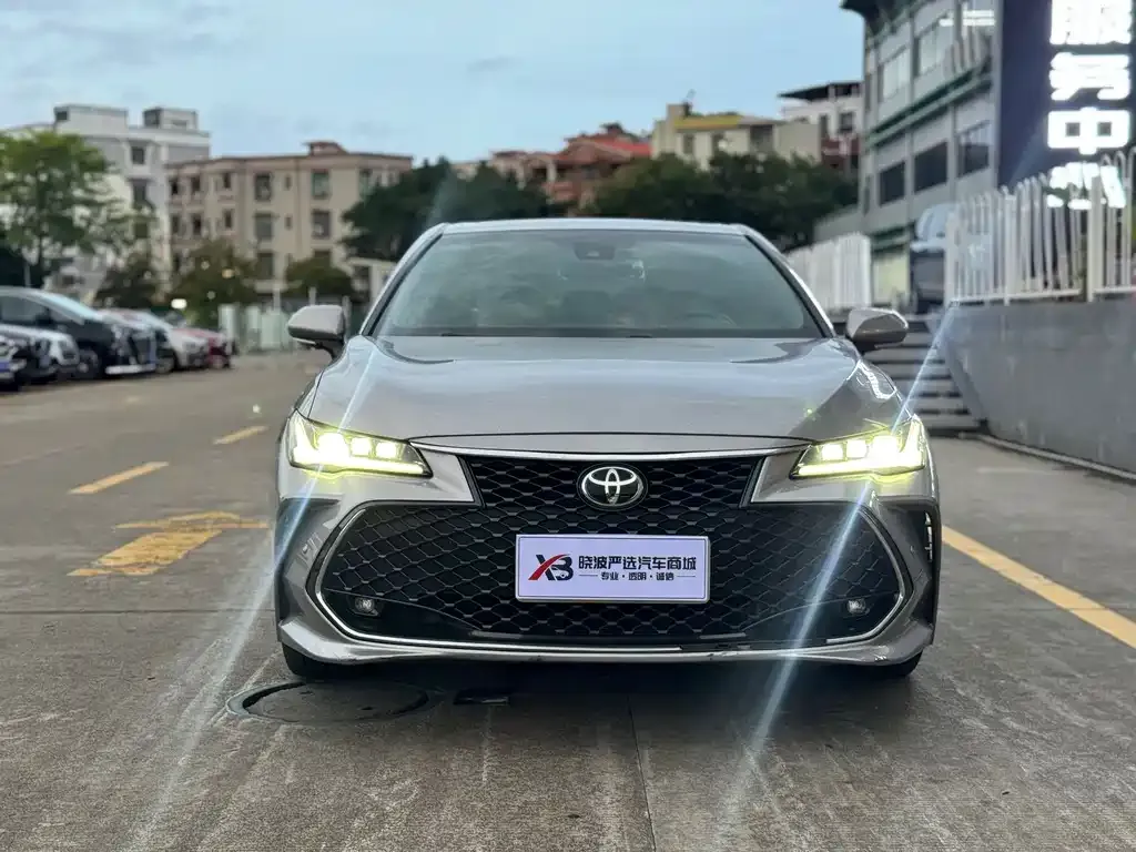 Toyota Avalon — фото 2