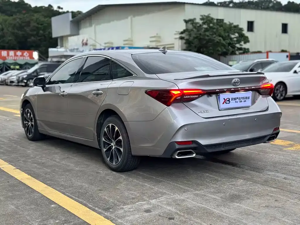 Toyota Avalon — фото 10