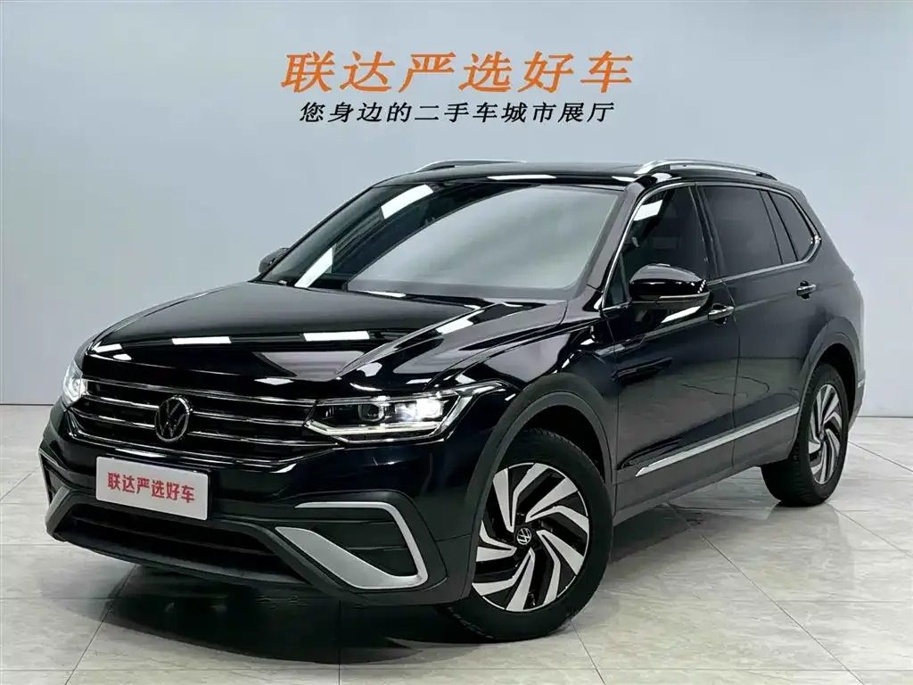 Volkswagen Tiguan L — фото 1