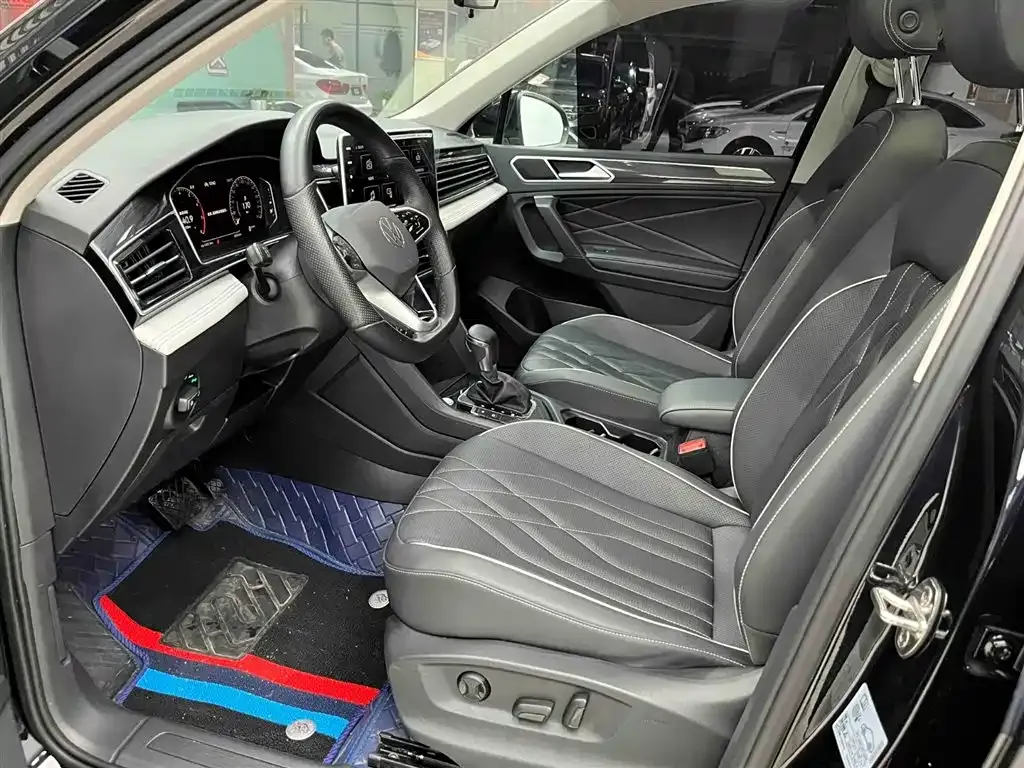 Volkswagen Tiguan L — фото 9